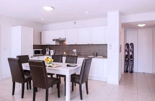 Chorges Apartment | ZEcamping 3 étoiles animé pataugeoire pet friendly locatif TV LV clim