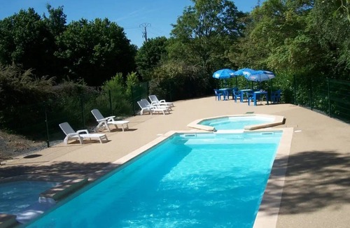 La Souterraine House | ZEcamping 3 étoiles familial pataugeoire locatif TV BBQ