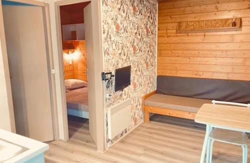 Montlaur Ski Chalet | ZEcamping 3 étoiles Aveyron - Espace aquatique calme et nature