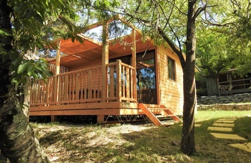 Darbres Ski Chalet | ZEcamping 3 étoiles pataugeoire dog friendly club enfant chalet BBQ clim 25m2