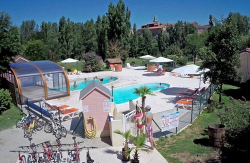 Montlaur Ski Chalet | ZEcamping 3 étoiles piscine couverte pet friendly chalet TV BBQ clim