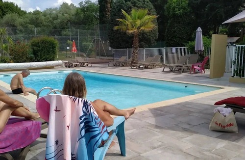 Junas Ski Chalet | ZEcamping 3* pataugeoire dog friendly locatif TV BBQ clim 47m2 6 pers