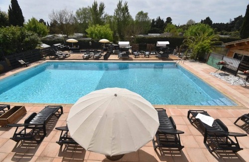 Paluds de Noves Ski Chalet | ZEcamping 4 étoiles piscine pet friendly jacuzzi chalet TV LV clim 24m2