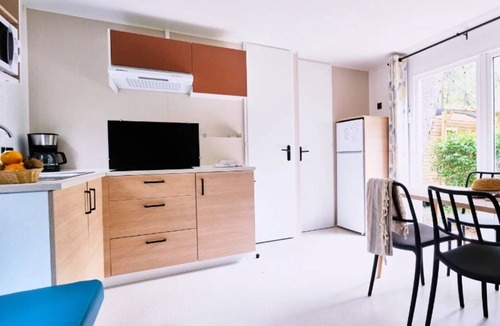 Orgon House | ZEcamping 4 étoiles piscine chiens acceptés mobil-home TV LV clim 30m2