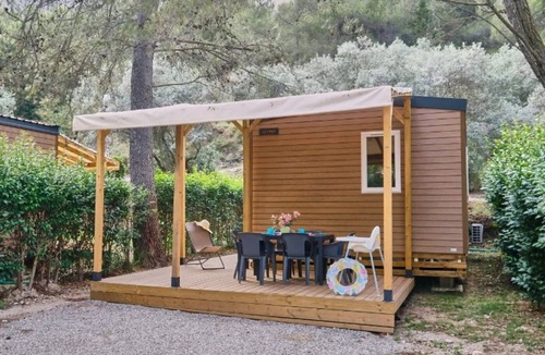 Orgon House | ZEcamping 4 étoiles piscine chiens acceptés mobil-home TV LV clim 30m2