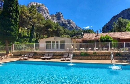 Orgon House | ZEcamping 4 étoiles piscine animaux acceptés mobil-home TV LV clim 18m2