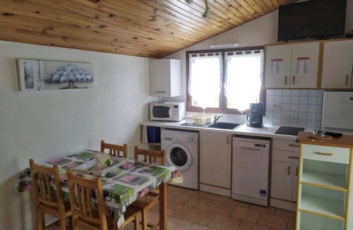 Saint-Rome-de-Tarn Ski Chalet | ZEcamping 4 étoiles familial piscine chalet TV LV clim 35m2