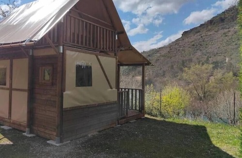 Saint-Rome-de-Tarn Cabin | ZEcamping 4* familial piscine locatif BBQ 12m2 4 pers