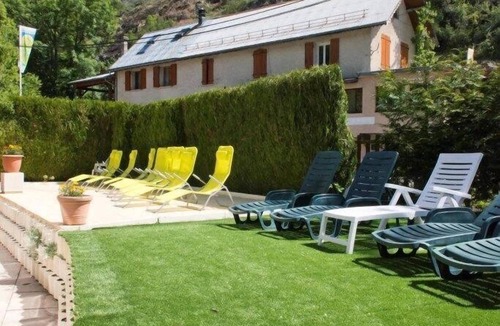 Le Bourg-d'Oisans Ski Chalet | ZEcamping 4* piscine chauffée club enfant locatif TV BBQ 35m2 5 pers
