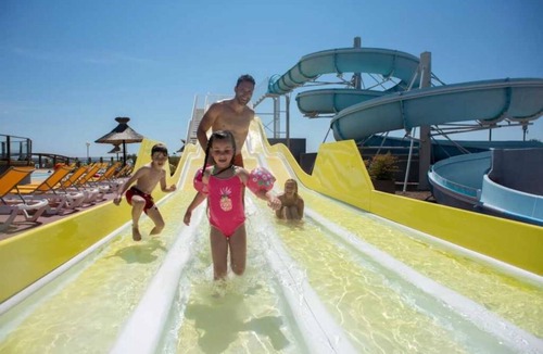 Lattes House | ZEcamping 4* toboggans club enfant locatif clim 36m2 8 pers