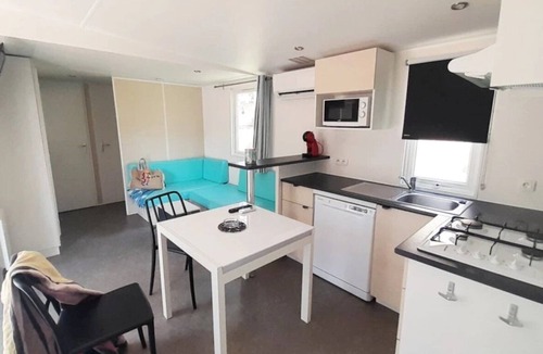 Le Muy House | ZEcamping 5 étoiles familial espace aquatique locatif TV LV clim 43m2