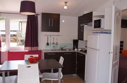 Le Muy House | ZEcamping 5 étoiles parc aquatique chiens acceptés animations locatif TV clim