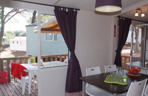 Le Muy House | ZEcamping 5 étoiles parc aquatique chiens acceptés animations locatif TV clim