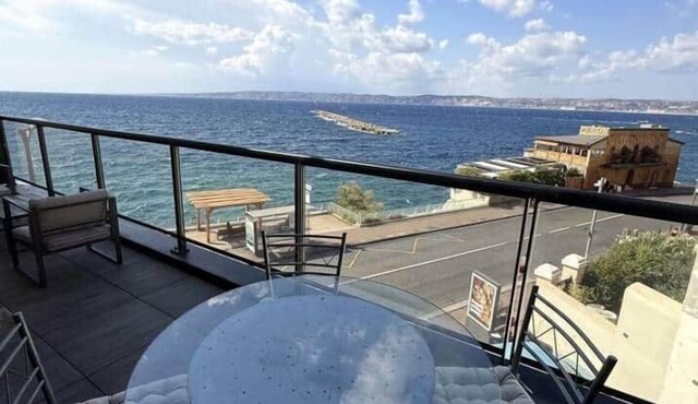1-bedroom apartment on the Corniche