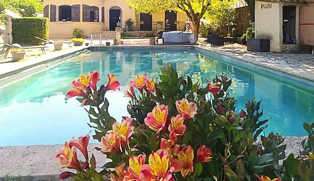 1 bedroom stunning apartment in Mornas