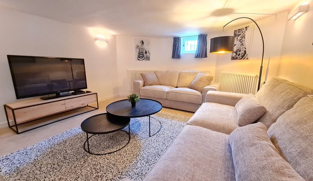 10-person villa just a stone's throw from the beach