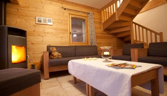 100m from shops, 4th floor, terrace, balcony, fireplace or stove, tv, ski locker, 149m² in Les Menuires