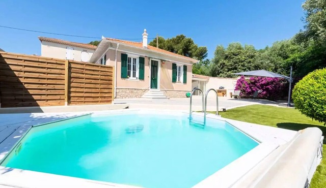 140 m² Villa with Pool - Near Cannes