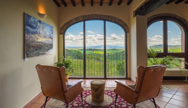 17th-Century Umbrian Villa with Private Pool & Vineyard Views in Monte Vibiano Vecchio