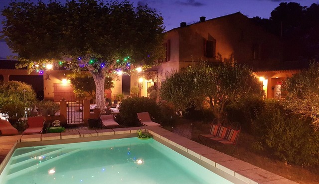 17th-century Provençal country house with a pool on 4,000 m² of wooded land.