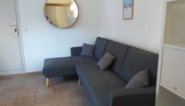 2 1-bedroom apartments 5 minutes' walk from the beach