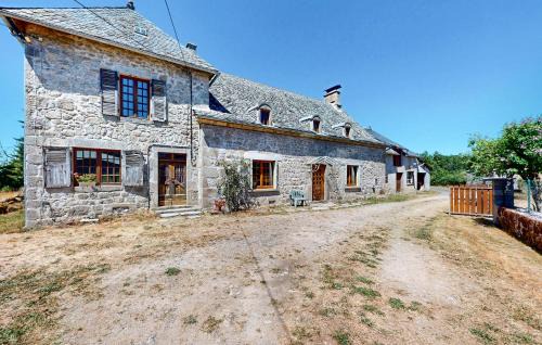 2 Bedroom Awesome Home In Sarroux - Saint Julien in Sarroux