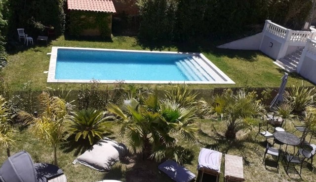 2 beds 4 pers. 1,5km from Palais/swimming pool/parking 12min walk center Cannes