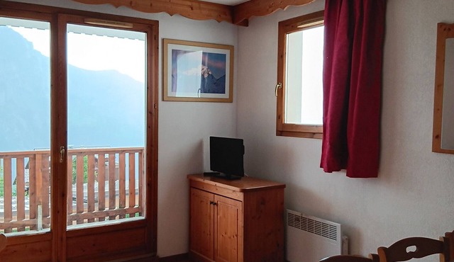 2-Room Apartment for 6 People with Balcony in Puy-Saint-Vincent