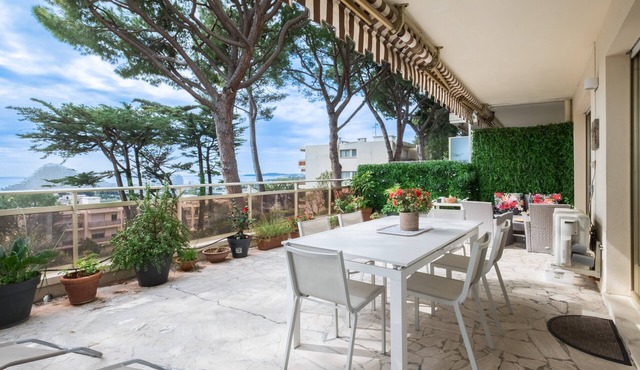 2-Room Apartment with Sea View, Pool and Tennis