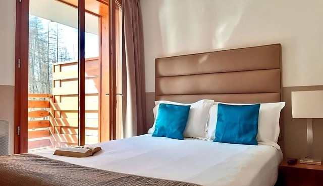 2 Units | Ski-To-Door 1BR Suite | 1.8mi to Valberg Golf Club Mountain Course