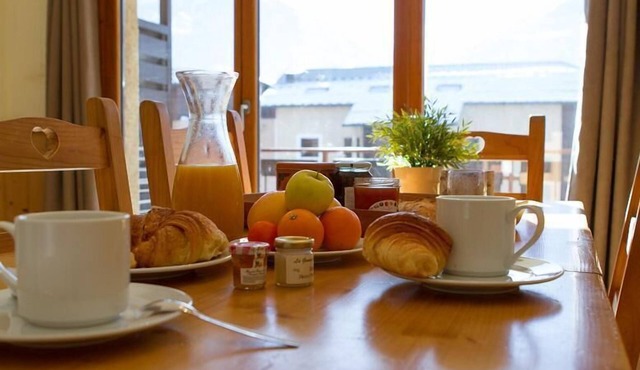 200m from resort center, 4th floor, balcony, tv, ski locker, 21m², Serre Chevalier