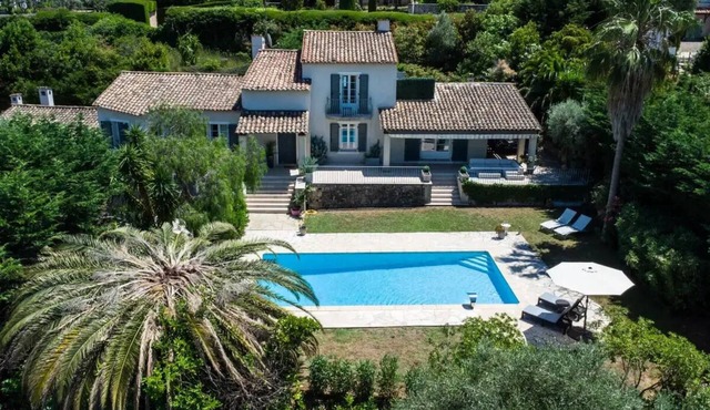210-square-meter villa with a pool - Mougins