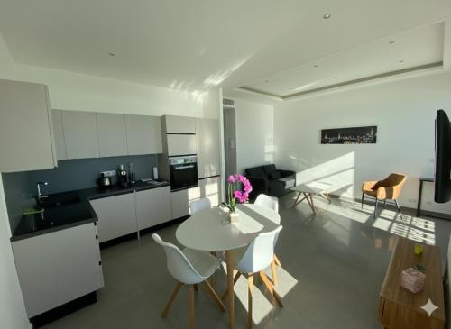 219 Promenade