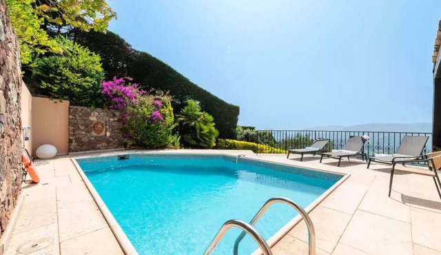 289 m² Villa with 4 Bedrooms, Pool, and Ocean View