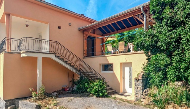 3 bedroom stunning home in Bellaffaire