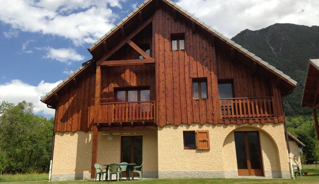 4/6 person duplex apartment in chalet, balcony, swimming pool