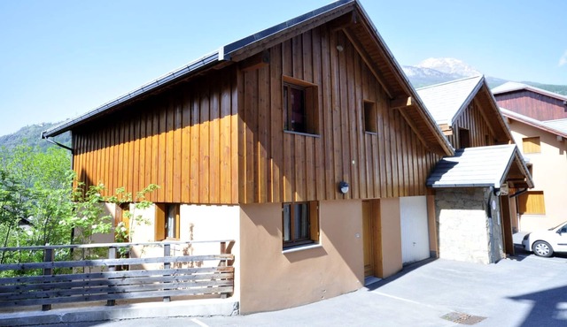 4 bedroomed modern chalet in southern Alps in France's highest town.