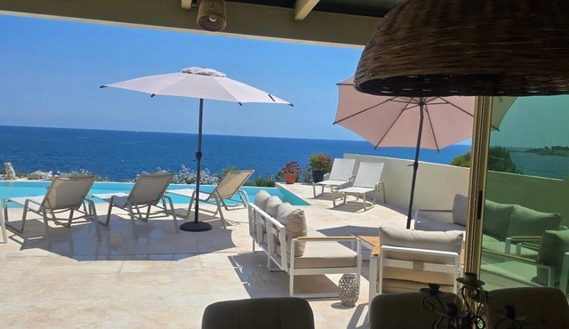 5-bedroom house, sea view, swimming pool