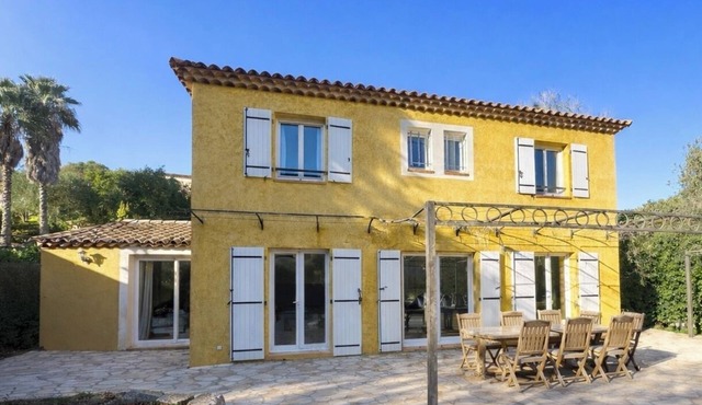 5-bedroom villa with pool