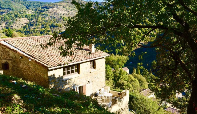 5-person gîte in Ardèche, terrace, forest and mini farm