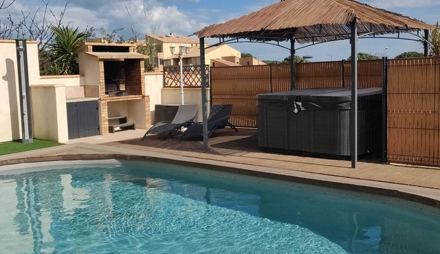 5-star villa for 6 people, 200 m from the beach, with a hot tub and heated pool