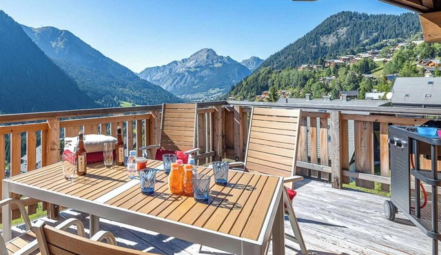 8-person flat, modern close to the centre and skiing, quiet location in Châtel
