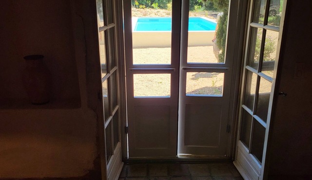 A farmhouse halfway between the beaches of the Camargue and Arles