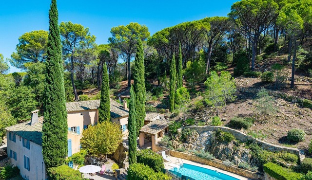 A peaceful Provençal farmhouse in a beautiful landscaped garden. Sleeps 8 to 10 people