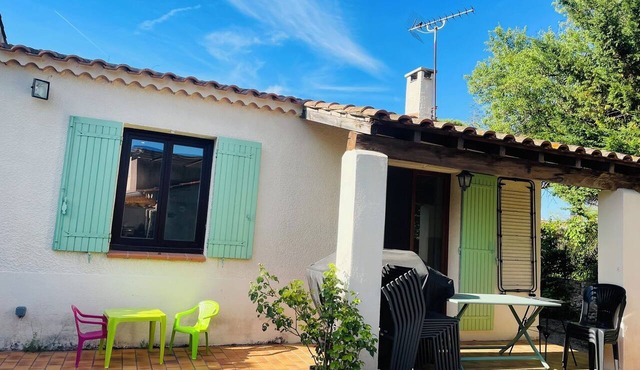 A quiet family home between Aix-en-Provence and the Luberon in Saint-Cannat