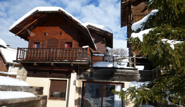 A unique situation: life in an unusual cottage on the slopes in Enchastrayes