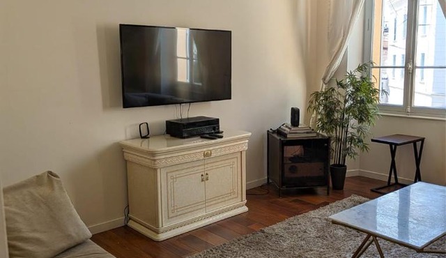 AC-Free Parking - Contemporary 4 Bedroom Villa Apartment