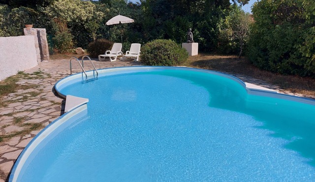 Accommodation in a villa in Valbonne, swimming pool, parking, quiet, from Saturday to Saturday