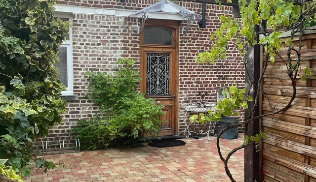 Accommodations for 4 people with a spa (upon request) in Comines