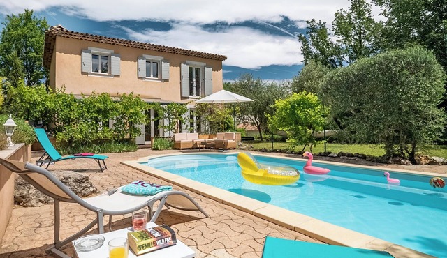 AIR-CONDITIONED PROVENCAL VILLA IN QUIET LOCATION WITH PRIVATE POOL